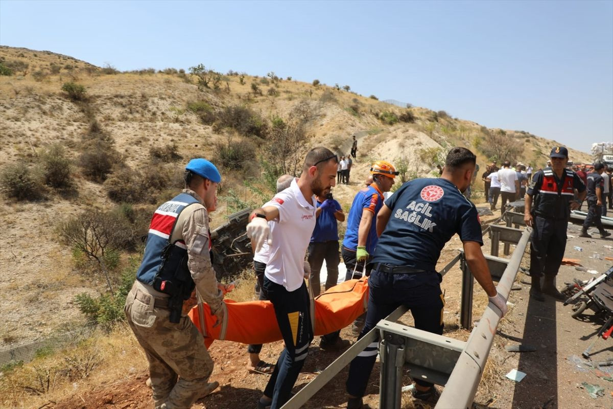 Gaziantep'te feci kaza! Gazeteci, sağlıkçı, itfaiyeci toplam 16 ölü! 21 kişi de yaralandı