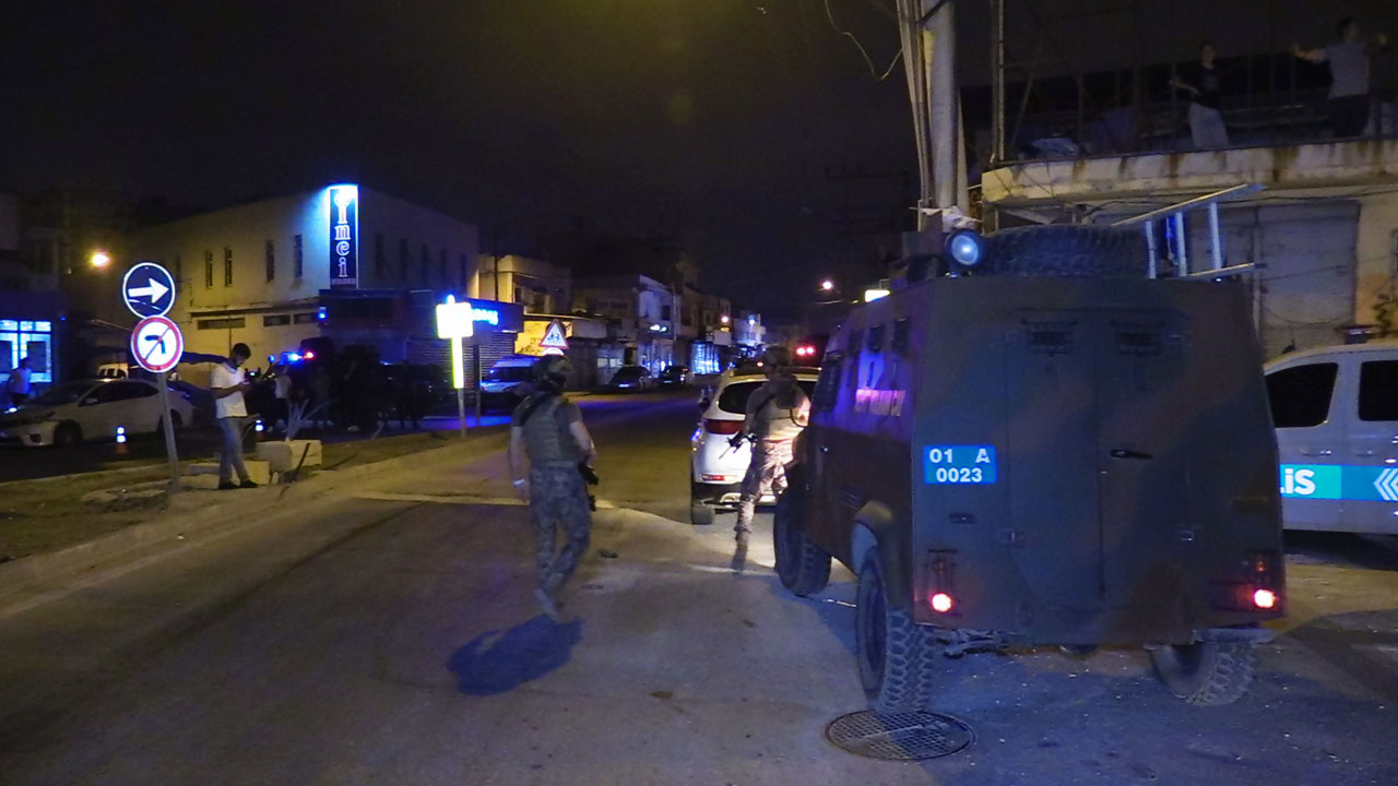 Adana'da şüpheliyi gözaltına almak isteyen polis ekibine silahlı saldırı