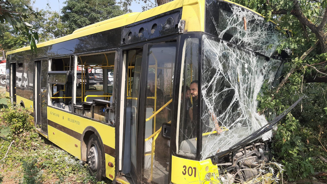 Bursa'da belediye otobüsü şarampole devrildi! 21 yaralı, durumu ağır olanlar var