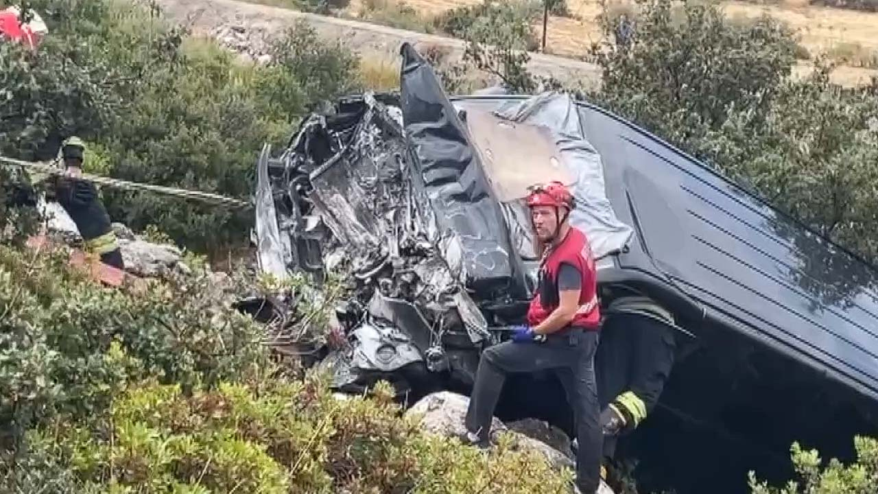 Bodrum'da trafik kazası geçiren İbrahim Tatlıses'i kurtarma görüntüleri!