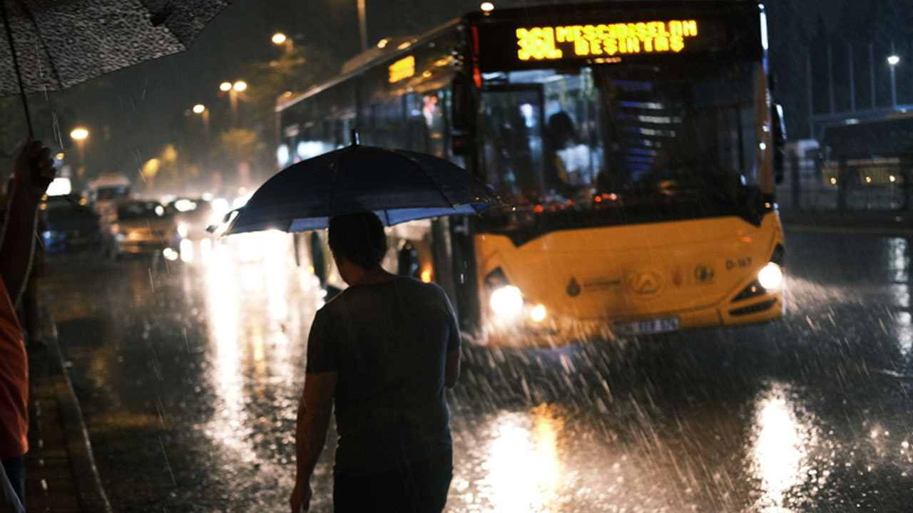 İstanbul'da sağanak etkisini gösterdi! Meteoroloji uyarmıştı