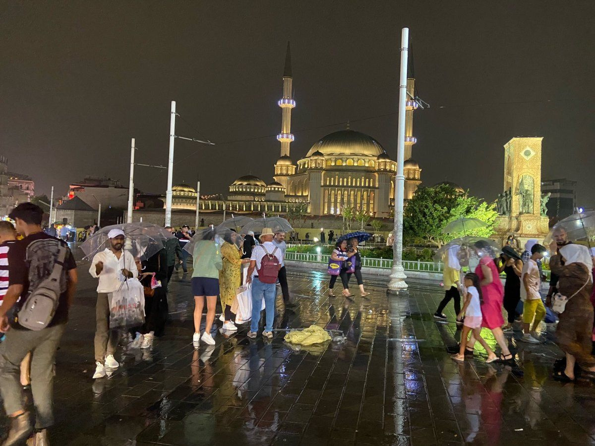 İstanbul'da sağanak etkisini gösterdi! Meteoroloji uyarmıştı