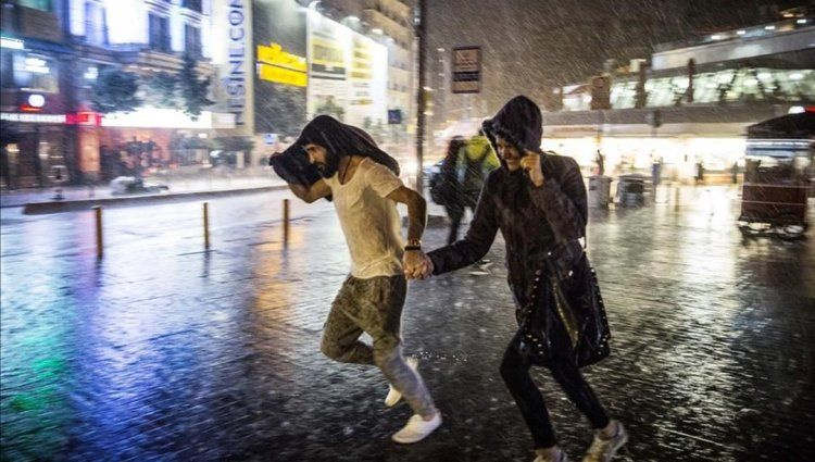 İstanbul'da sağanak etkisini gösterdi! Meteoroloji uyarmıştı
