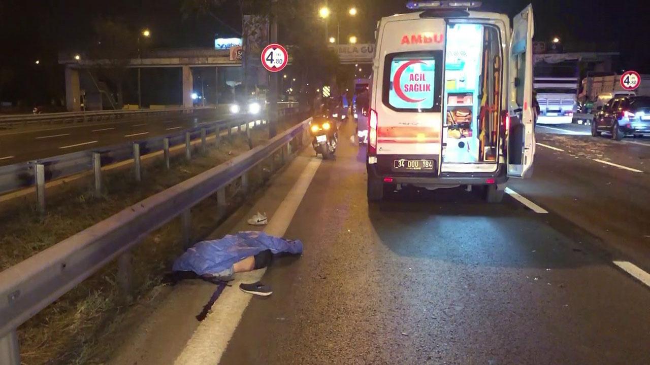 İstanbul Kartal'da motosiklet kamyonete arkadan çarpıp yandı: 2 kişi feci şekilde öldü