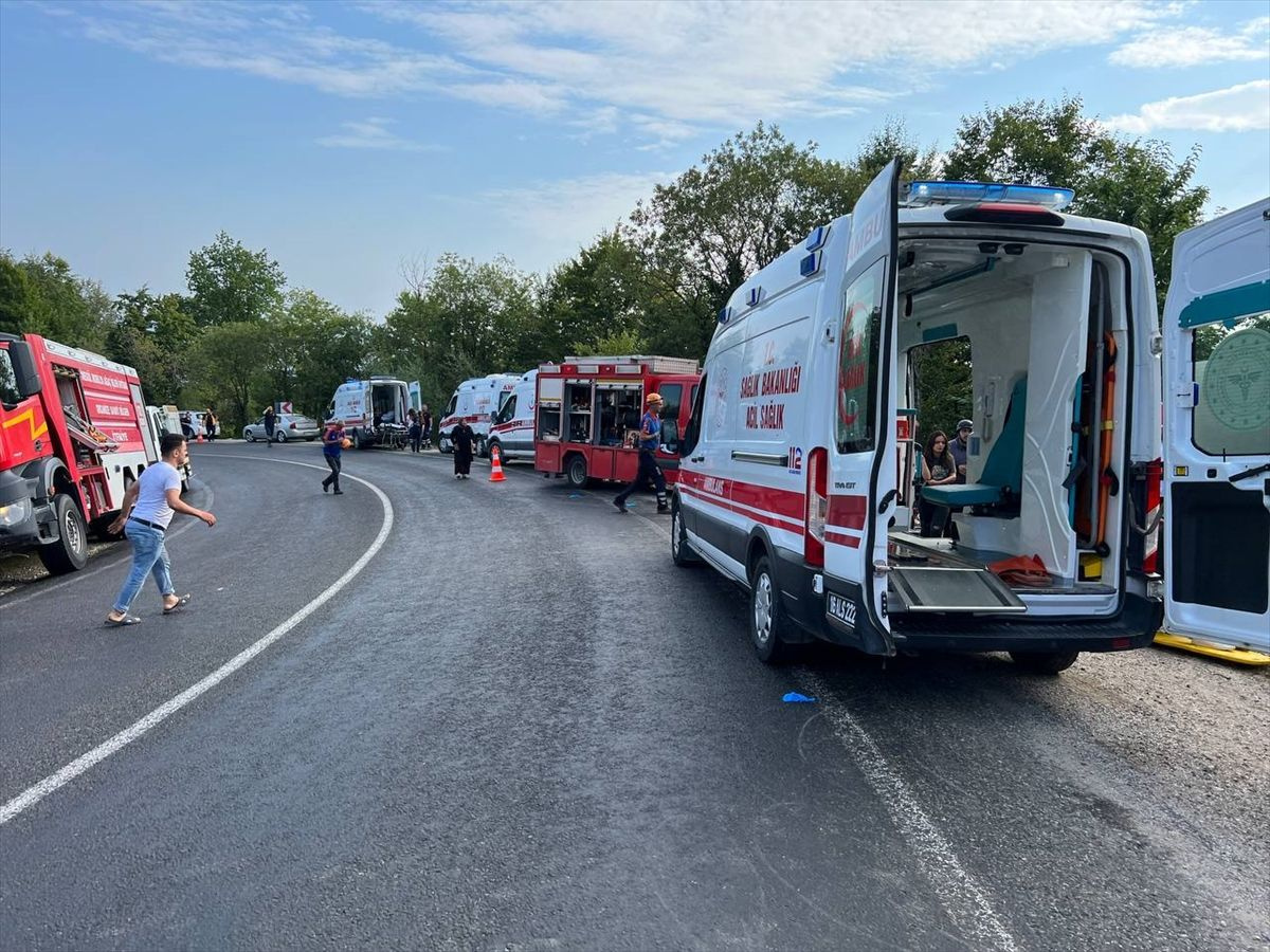 Bursa'da tur otobüs yoldan çıkıp uçuruma sürüklendi! 5 kişi hayatını kaybetti yaralılar var