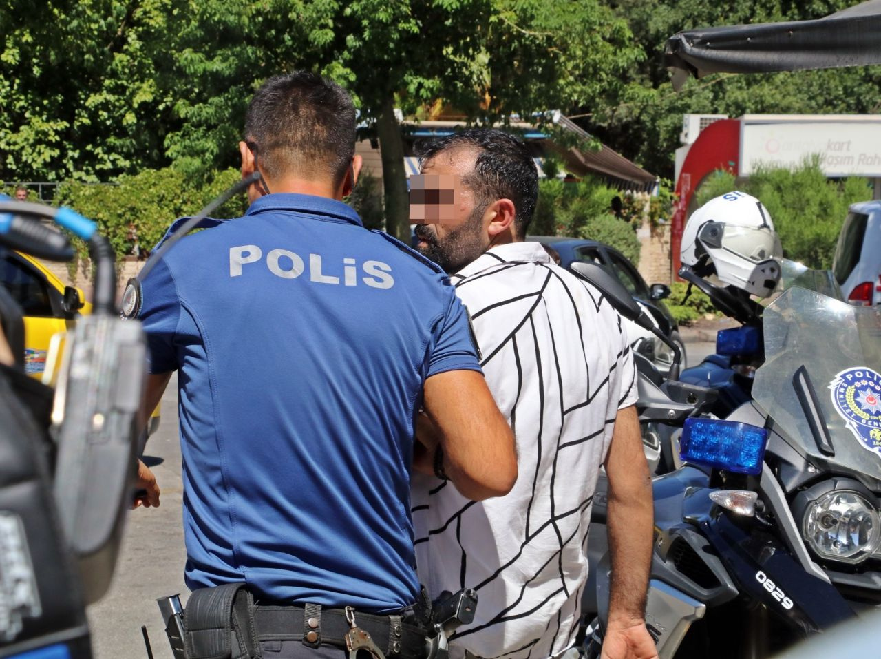 Genç kadın sinirini otomobilden çıkarttı! Antalya'da karı-kocanın kavgası kanlı bitti