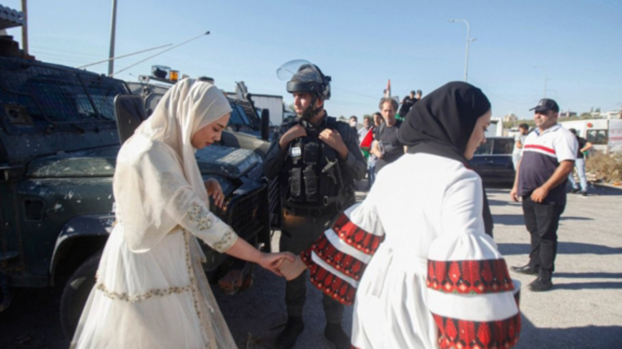İşgalci İsrail polisi 150 kişilik ekiple düğünü bastı: Filistinli gelini alıp götürdüler
