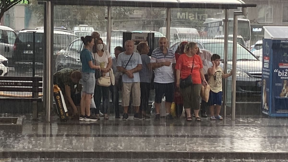 Mor kütle Bursa'da patladı dolu yağmurla geldi sıra bu illerde meteoroloji İstanbul Balıkesir Eskişehir