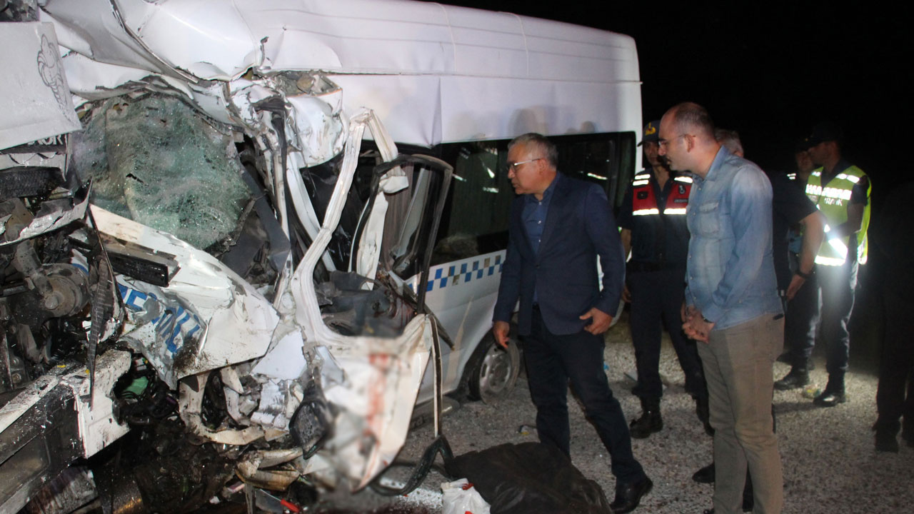 Sivas'ta düğün dönüşü katliam gibi kaza: 7 kişi hayatını kaybetti, çok sayıda yaralı var