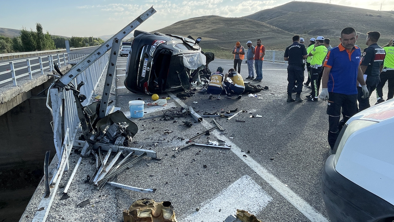 Yozgat'ta korkunç kaza! Hurdaya dönen otomobil 3 kişiye mezar oldu