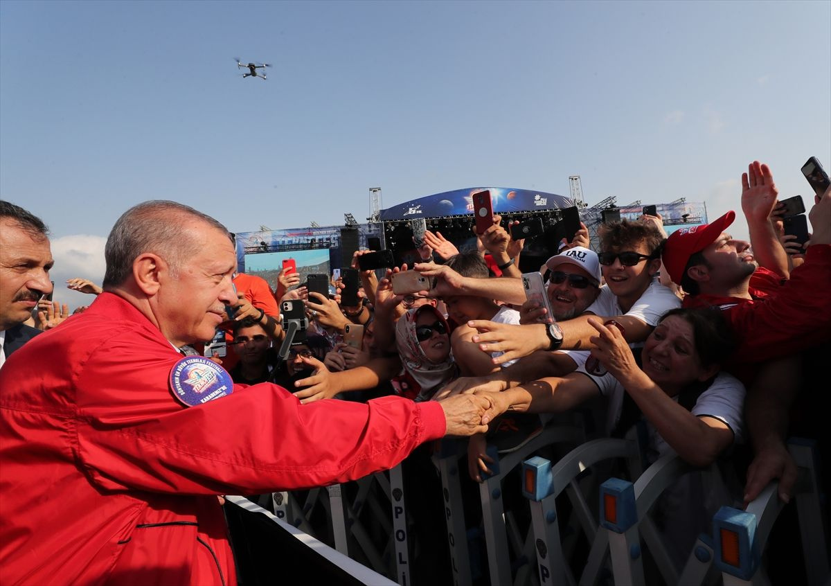 Erdoğan, TEKNOFEST KARADENİZ 2022'ye katıldı! Kızılelma ve Hürkuş uçaklarını imzaladı