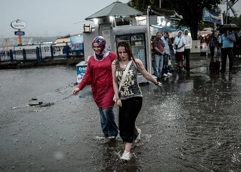 Sıcaklıklar düşüyor Meteoroloji tarih verdi! Sağanak yağışa dikkat... AKOM'dan İstanbul uyarısı