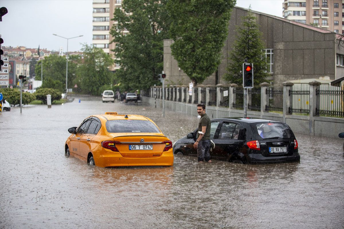 Meteoroloji ve AFAD'dan peş peşe uyarılar! Hazır olun çok fena geliyor İstanbul, Samsun, Antalya...