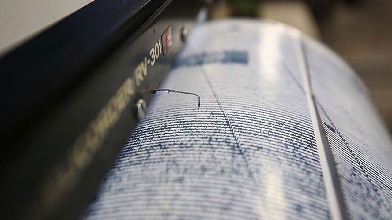 Van'da deprem oldu büyük panik! AFAD şiddetini açıkladı