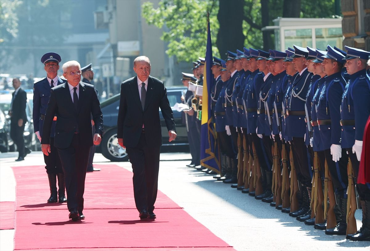 Cumhurbaşkanı Erdoğan resmi törenle karşılandı; Bosna'dan dikkat çeken fotoğraflar