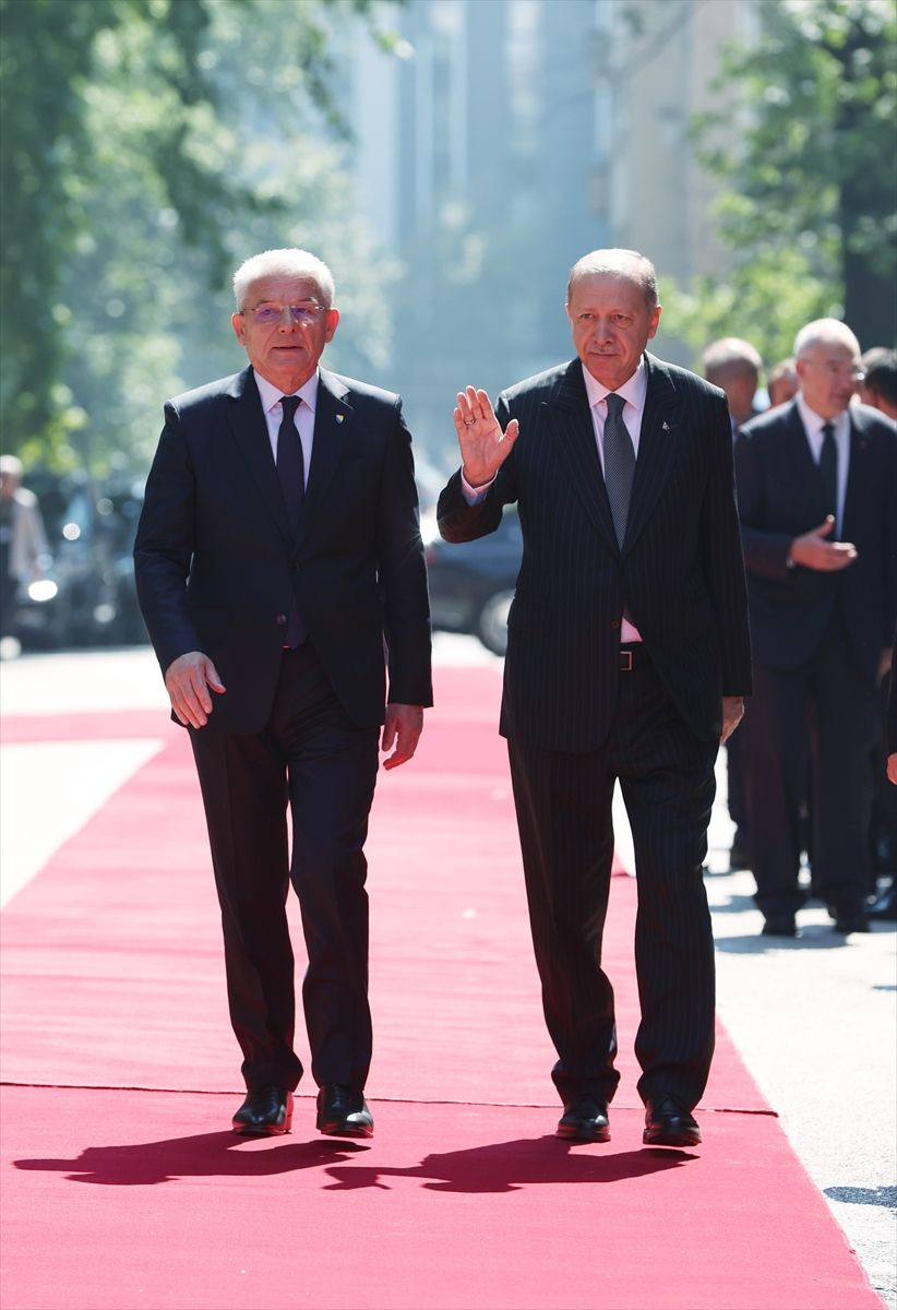 Cumhurbaşkanı Erdoğan resmi törenle karşılandı; Bosna'dan dikkat çeken fotoğraflar
