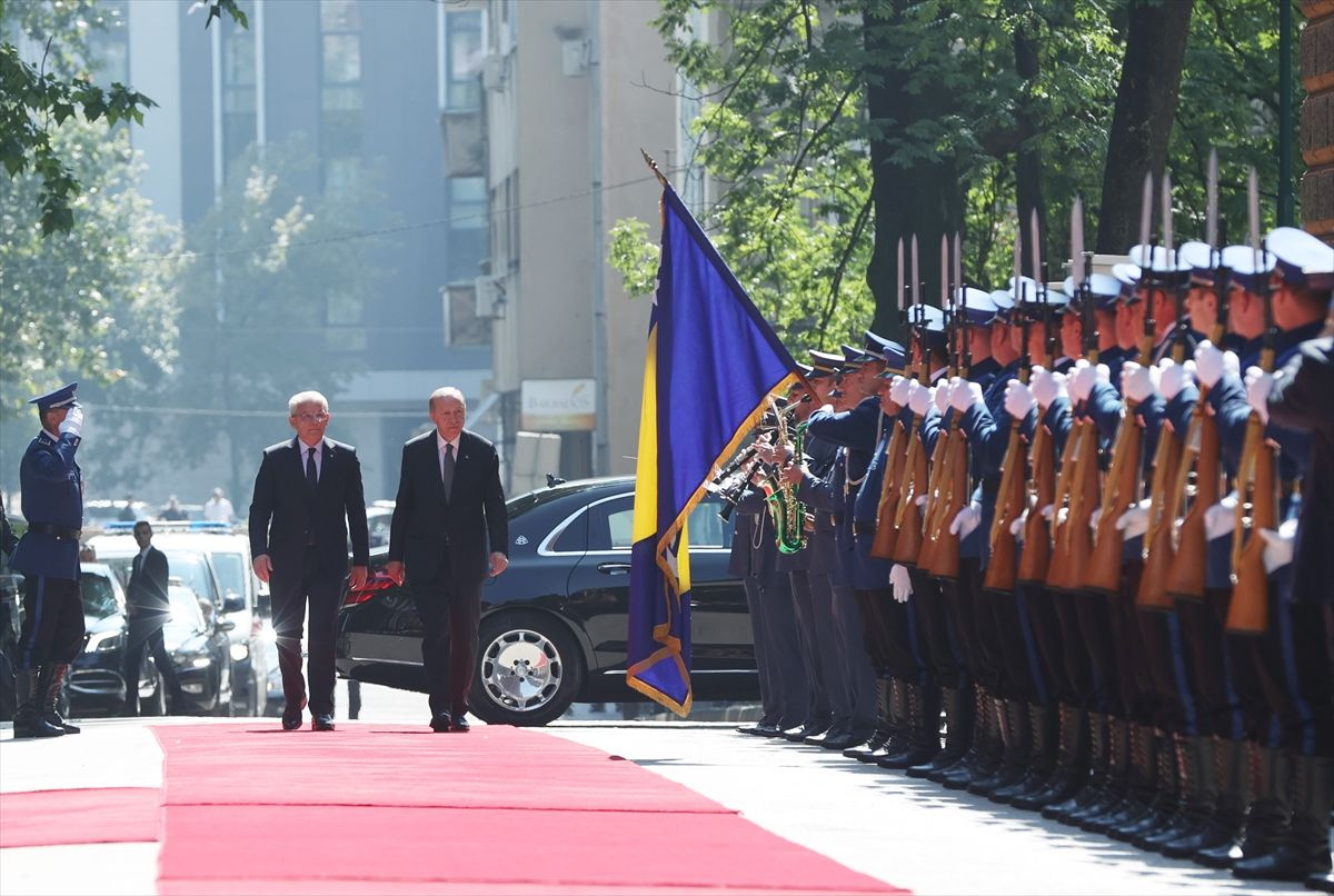 Cumhurbaşkanı Erdoğan resmi törenle karşılandı; Bosna'dan dikkat çeken fotoğraflar