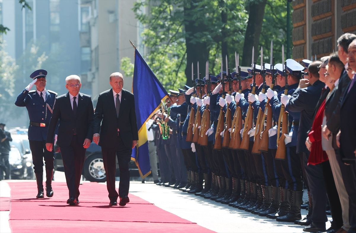 Cumhurbaşkanı Erdoğan resmi törenle karşılandı; Bosna'dan dikkat çeken fotoğraflar