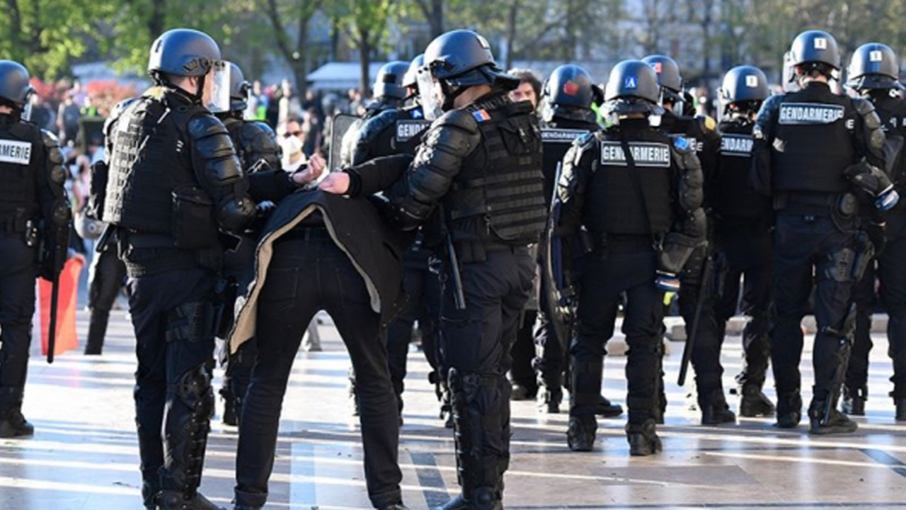 Fransa'da göçmenlere şiddet uygulayan polise soruşturma açıldı