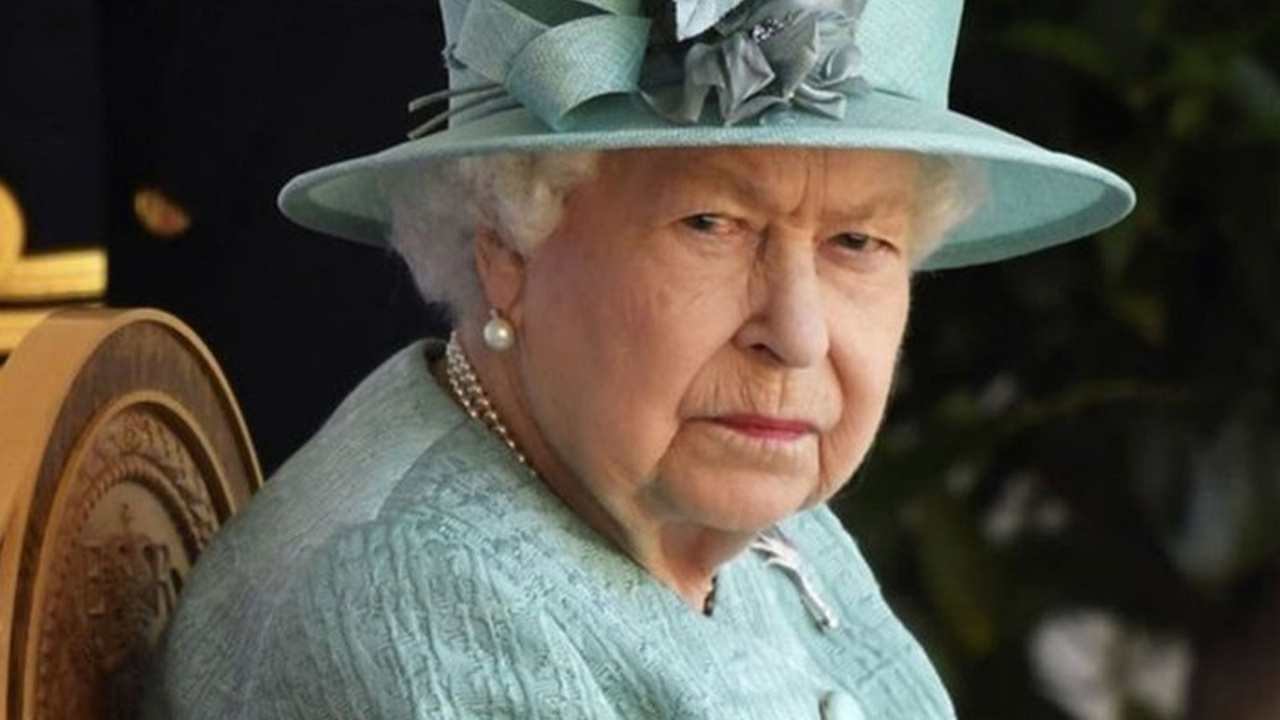 Kraliçe 2. Elizabeth'in ölüm tarihini bildi! 7 ay önce yazmış... 2062 ile ilgili korkunç yazı