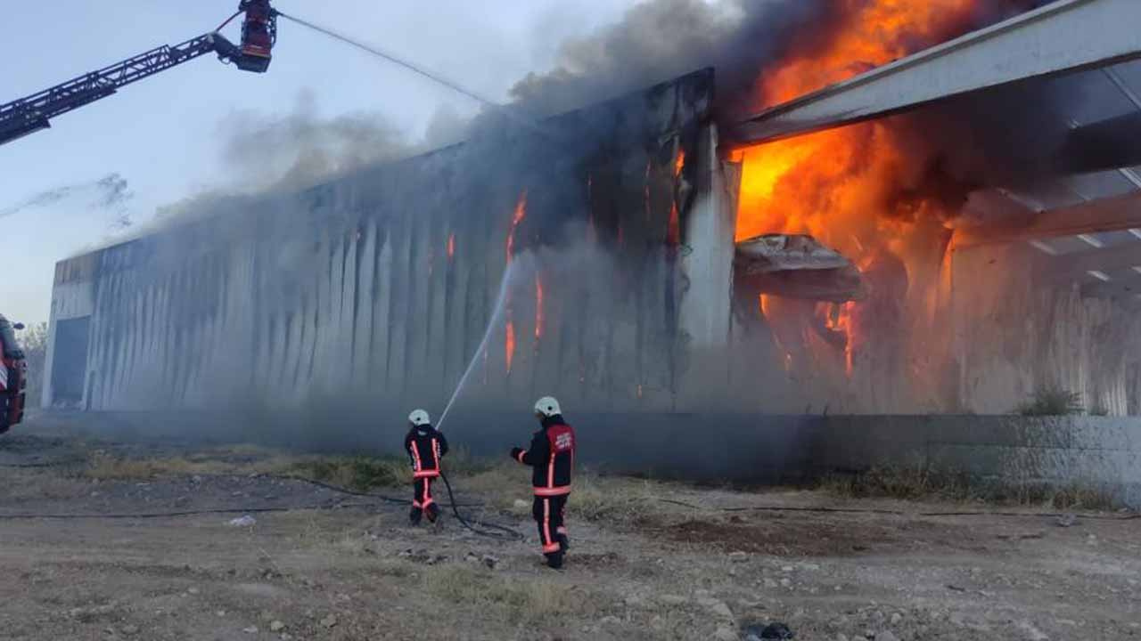 Kayısı depolama fabrikasında yangın çıktı