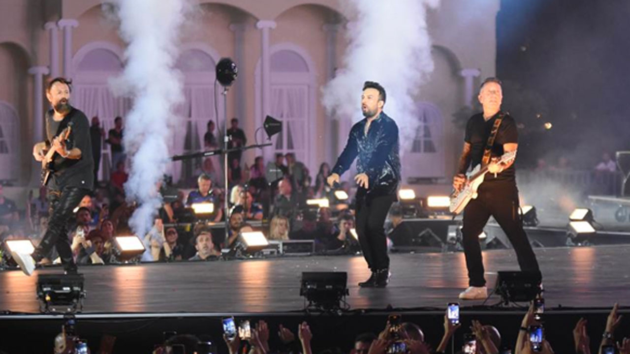 Tarkan, yüzbinlerce İzmirliyi coşturdu