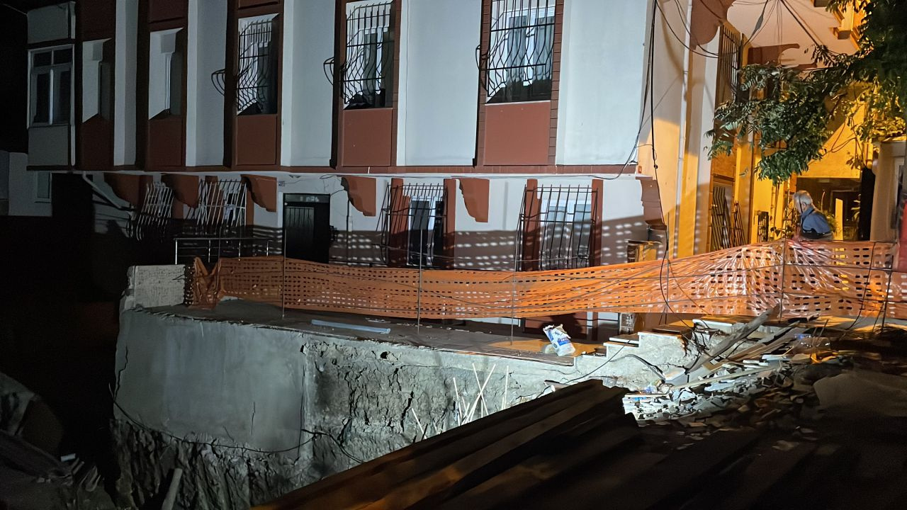 İstanbul'da yanında inşaat temeli kazılan iki binada korku dolu anlar!