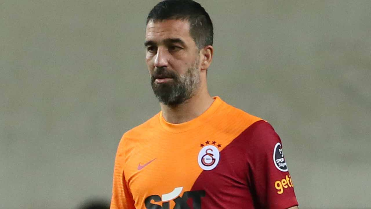 Arda Turan futbolu bıraktı işte futbolaa veda klibi