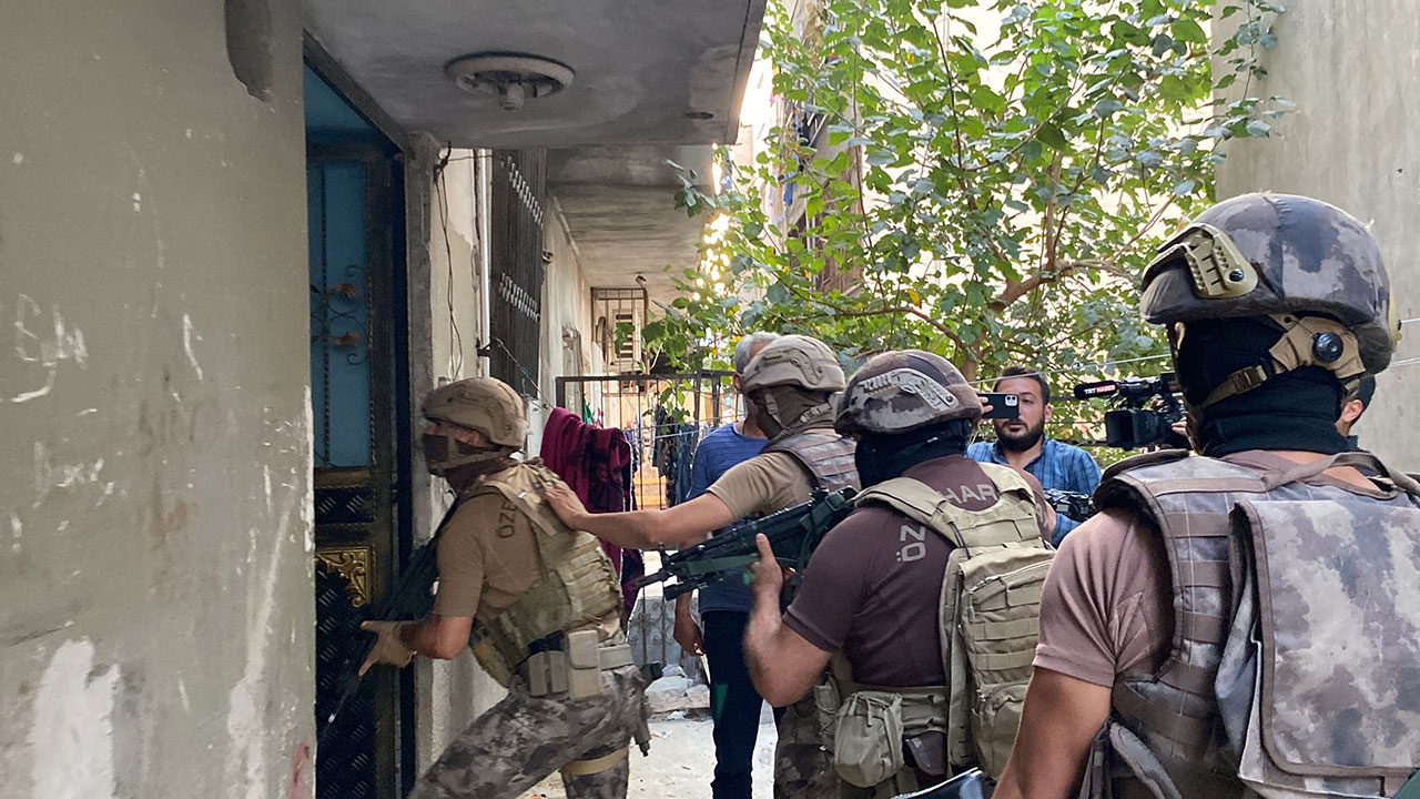 Mersin Büyükşehir Belediyesi' çalışanlarına PKK operasyonu! 2019'dan sonra göreve başlamışlar