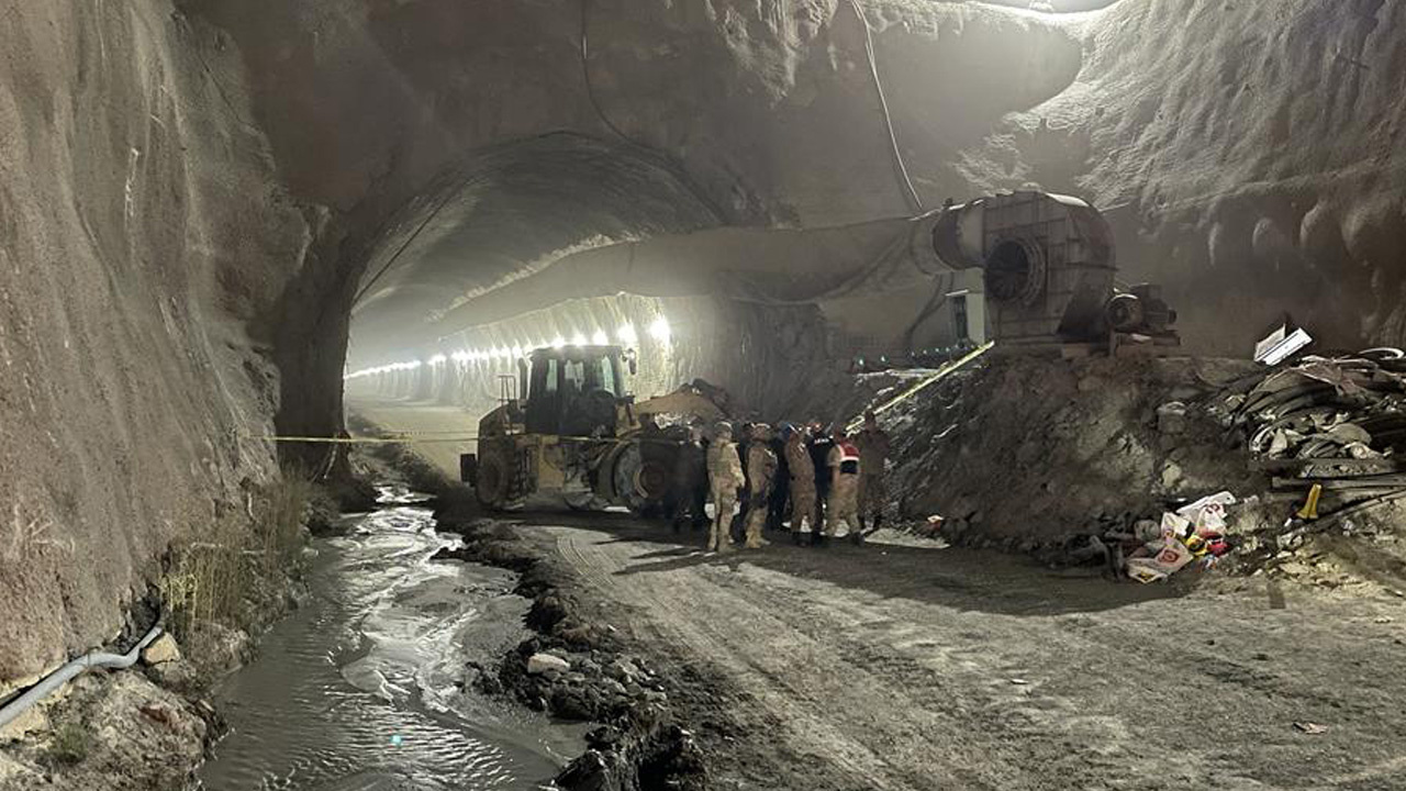 Van'da tünel inşaatında göçük! İşçiler kurtarılamadı