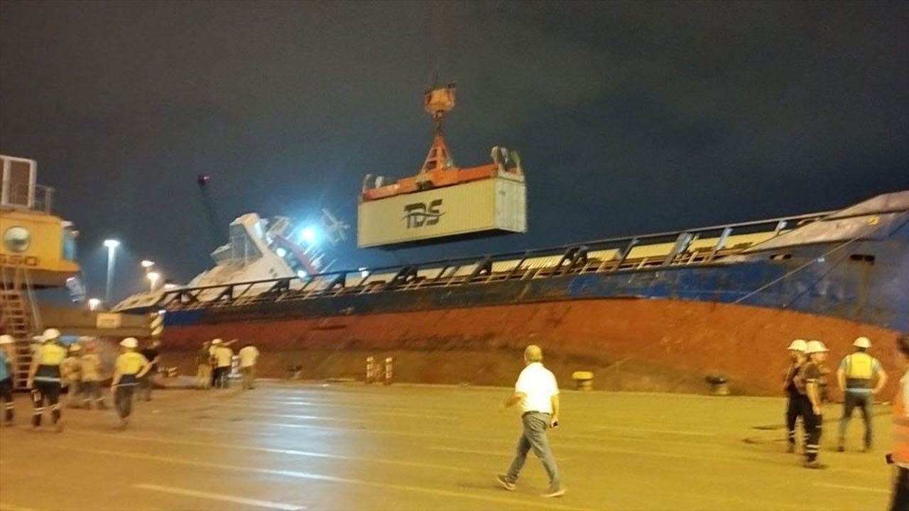 İskenderun’da konteyner gemisi battı! Gemiyi kurtarma çalışmaları başlatıldı