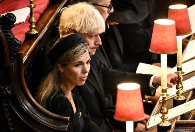 Londra'da hayat durdu! Kraliçe Elizabeth son yolculuğuna uğurlandı