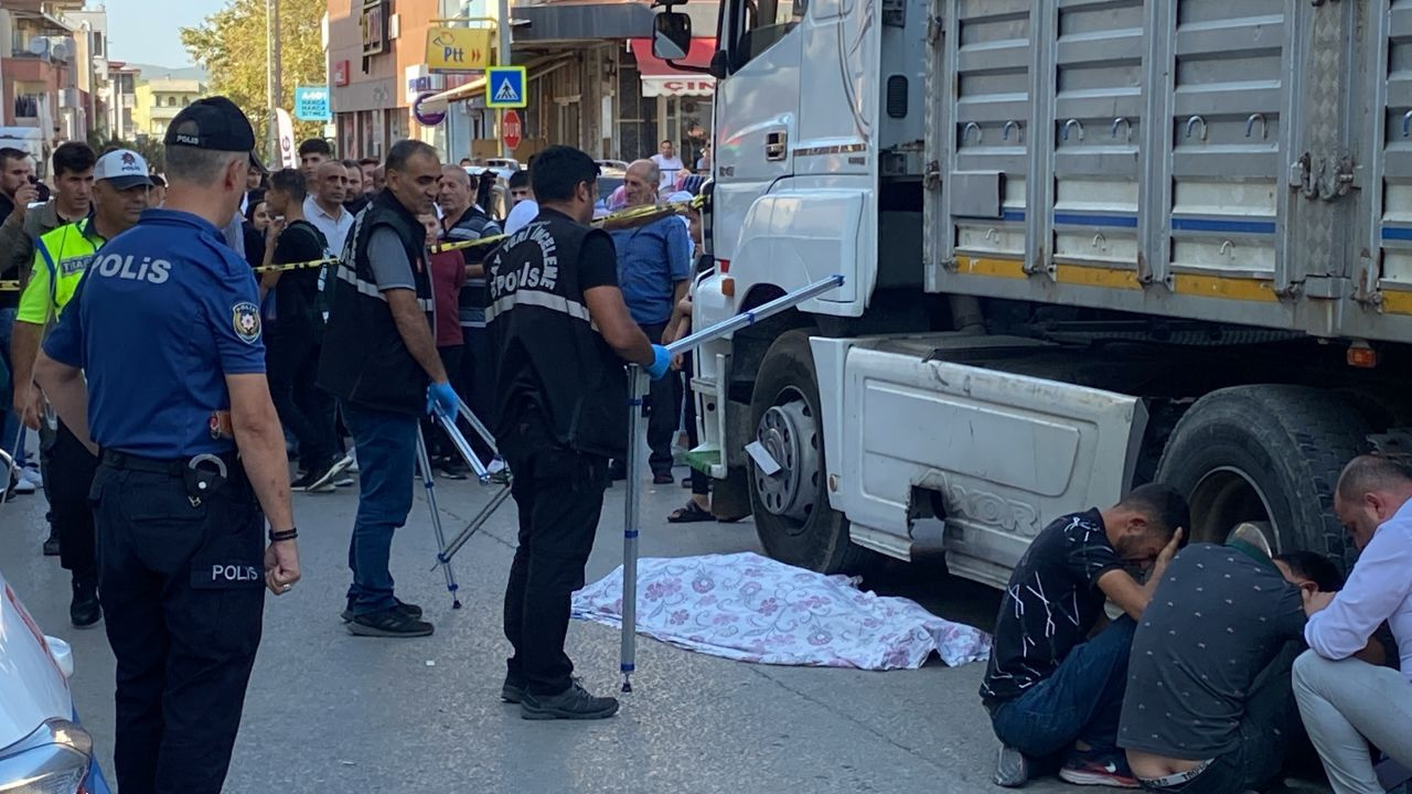 Bursa'da bir evladın en acı anı... Ölen babasının yanına çöküp gözyaşı döktü