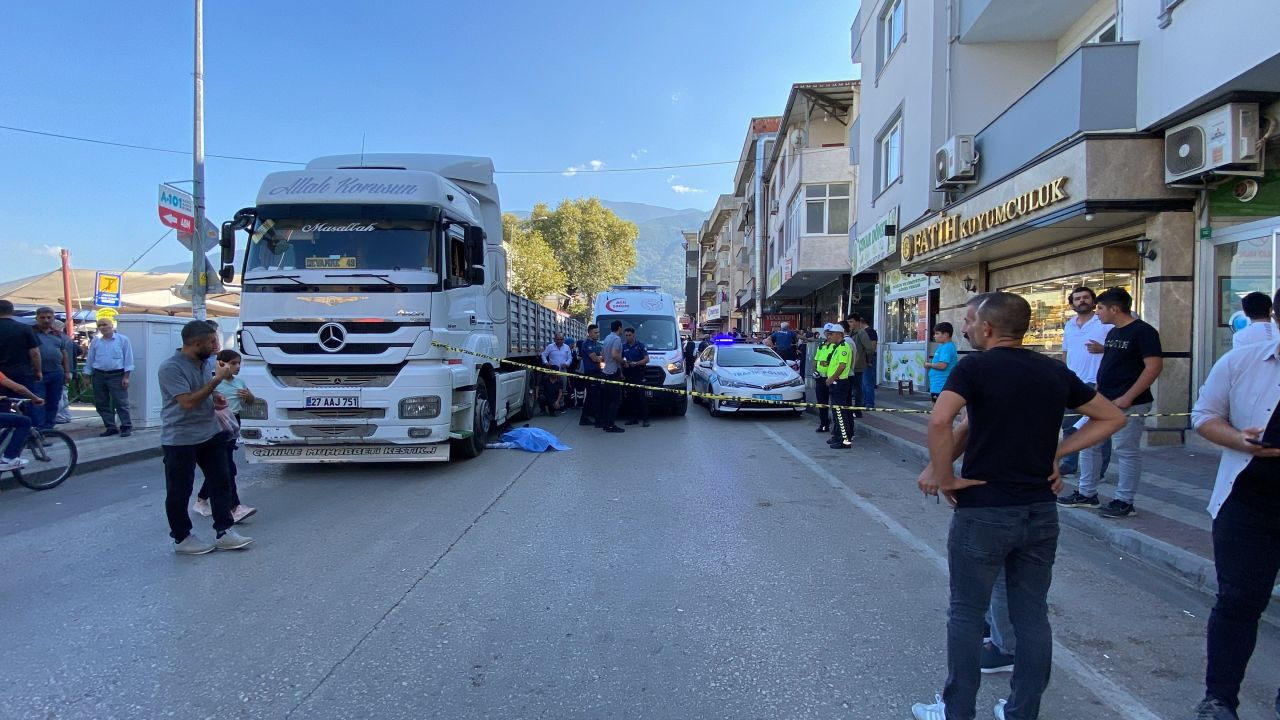 Bursa'da bir evladın en acı anı... Ölen babasının yanına çöküp gözyaşı döktü