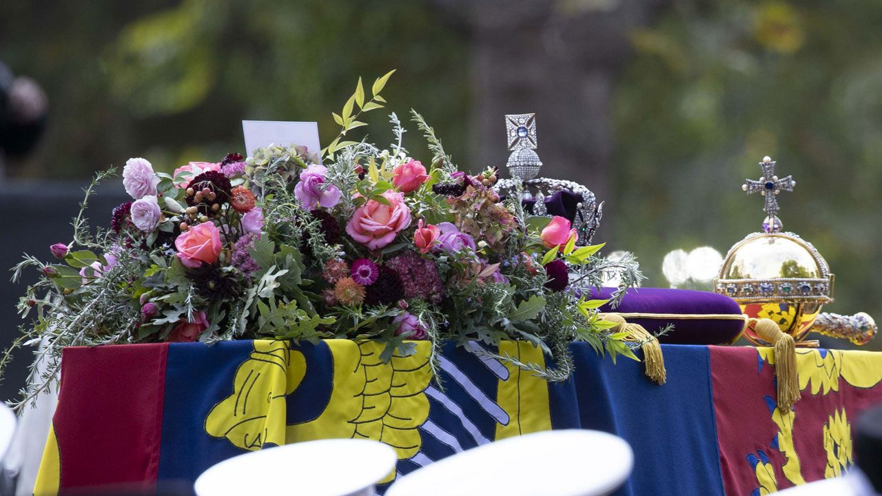 Londra'da hayat durdu! Kraliçe Elizabeth son yolculuğuna uğurlandı