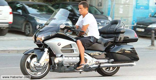 Acun Ilıcalı çok kazayı ucuz atlatmış! Kask takmadan motora binip kızını da bindirmiş