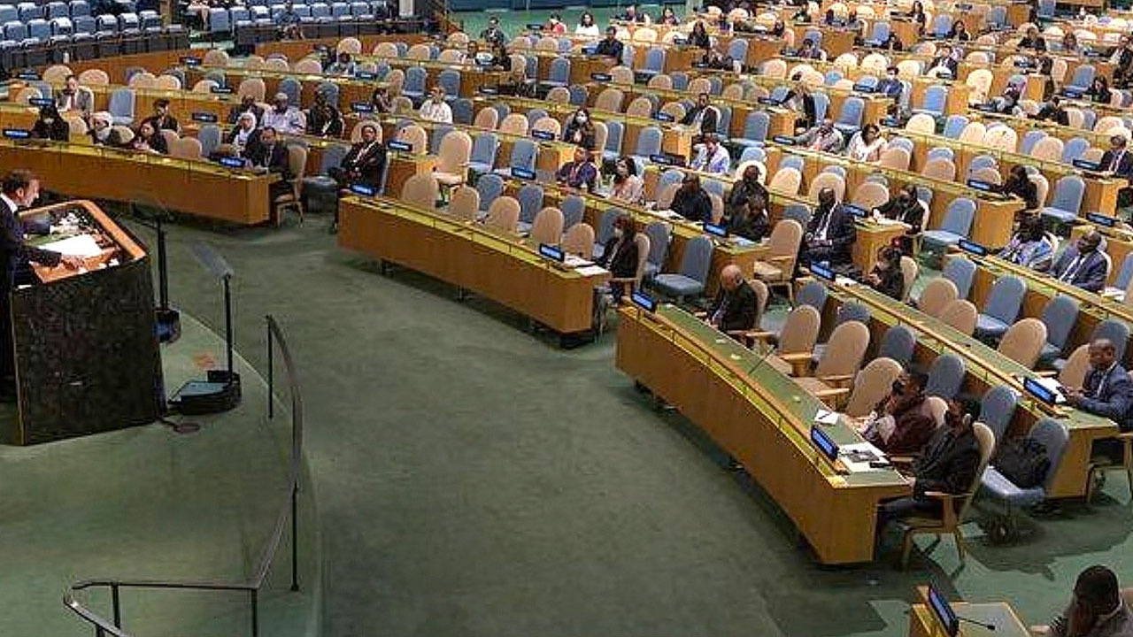 Macron'u BM kürsüsünde kimse takmadı boş koltuklara ses yükseltti