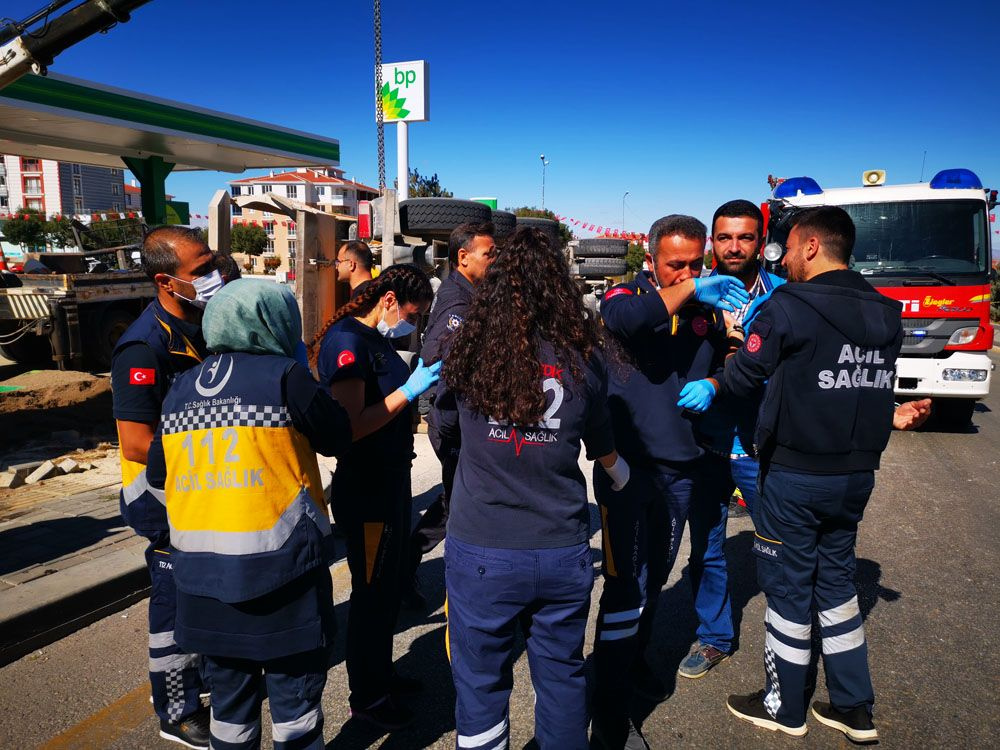 Ankara'da feci olay! Acil tıp teknikeri devrilen kamyonun altında kaldı arkadaşları sinir krizi geçirdi