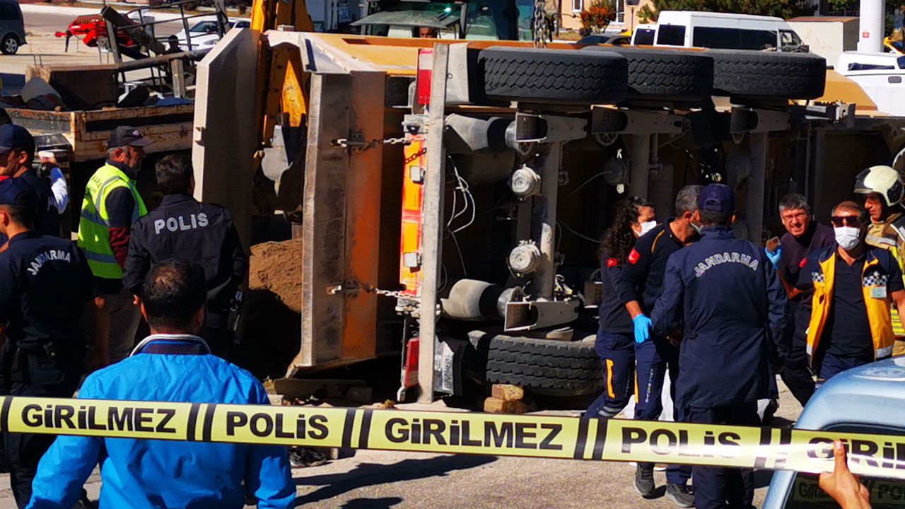 Ankara'da feci olay! Acil tıp teknikeri devrilen kamyonun altında kaldı arkadaşları sinir krizi geçirdi