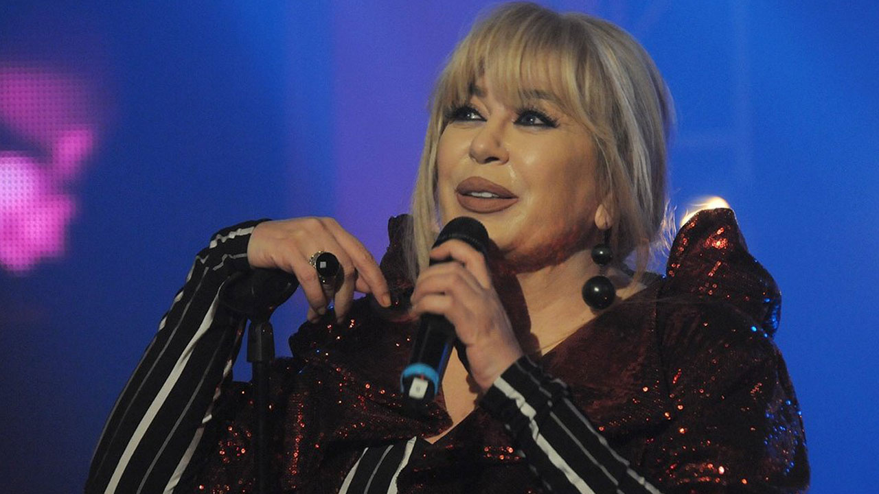 Zerrin Özer'den flaş karar! 64 yaşındaki şarkıcı "Sakın çok kızmayın olur mu?" diyerek açıkladı!