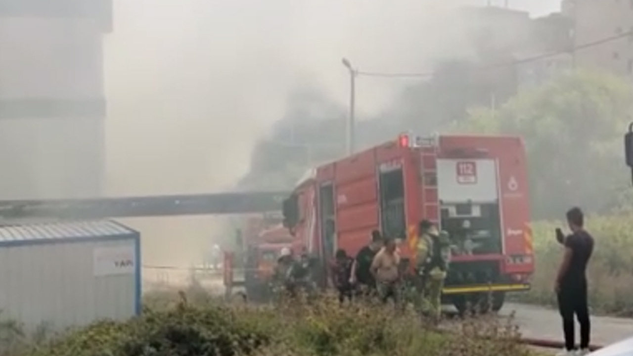 Arnavutköy’de ayakkabı fabrikasında yangın