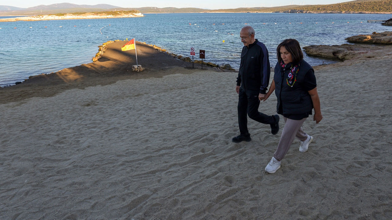 Kılıçdaroğlu ve eşi Selvi Hanım İzmir'de! Deniz kenarında el ele yürüyüş yaptılar