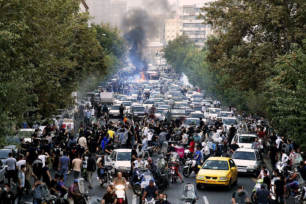 İran'da Mahsa Amini protestolarında ölü sayısı 35'e çıktı! Sokaklar yangın yerine döndü