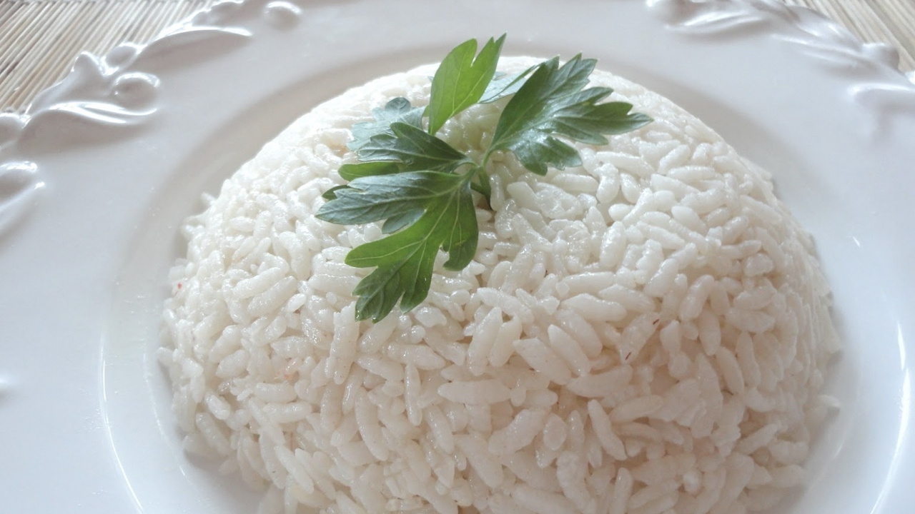 Yiyen bir tabak daha isteyecek tarifini soracak tam kıvamında pirinç pilavı