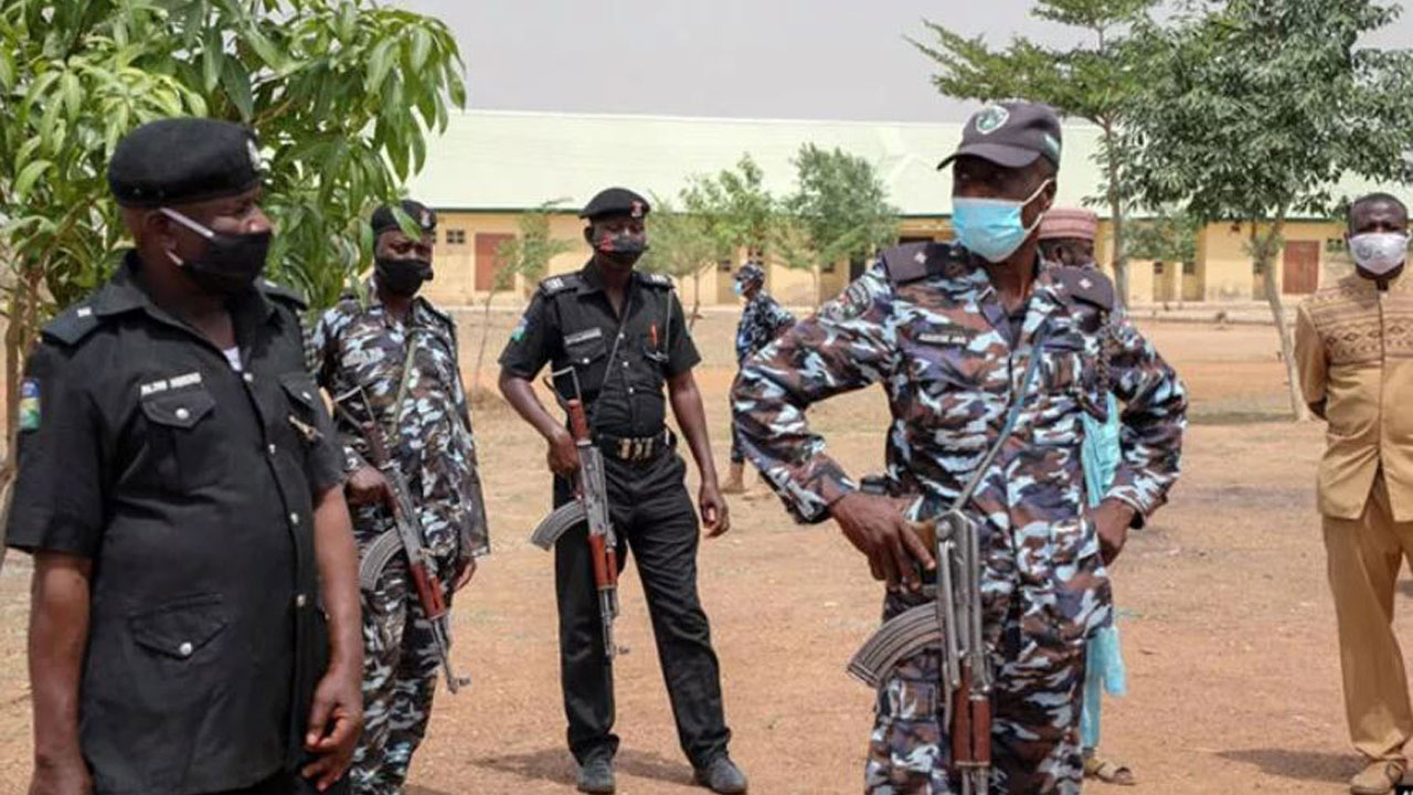 Afrika ülkesi Nijerya'da camiye korkunç saldırı: 15 ölü