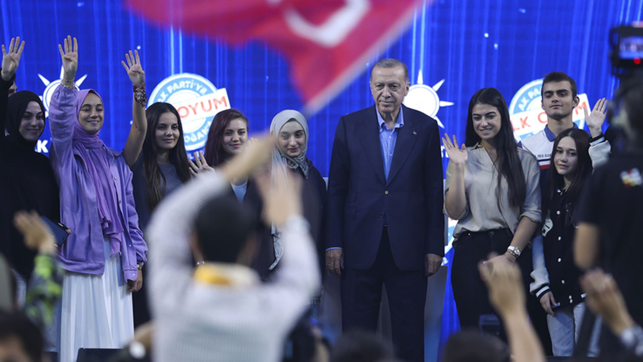 Erdoğan gençlere açık açık söyledi 'bana da karşı çıkın' Abdulkadir Selvi detayları yazdı