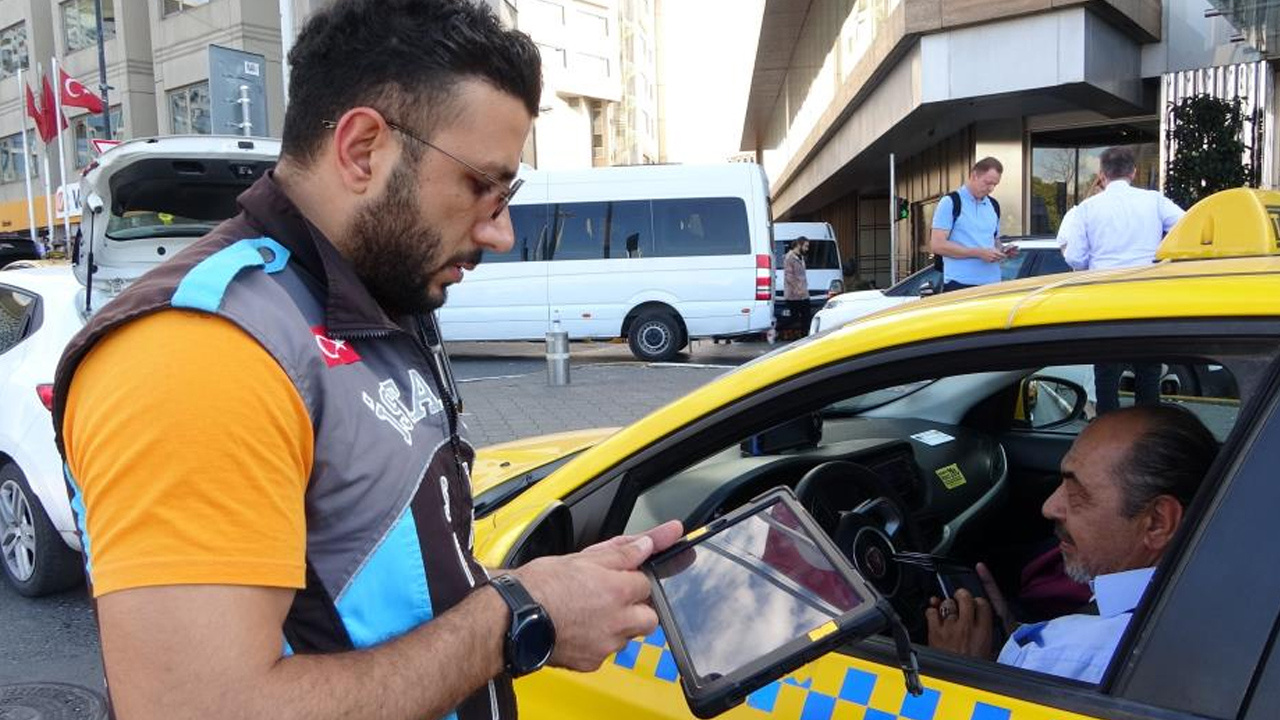 Taksim'de trafik ekiplerinden denetim! Taksicilere ceza yağdı; dalgınlığıma geldi