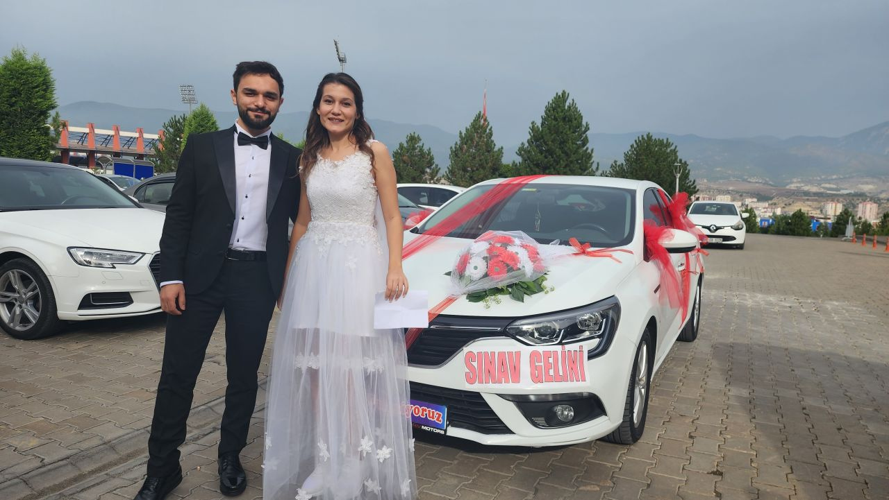 KPSS Öğretmenlik Sınavı'na gelinliğiyle girdi! Damat kapıdan alıp nikah masasına gittiler