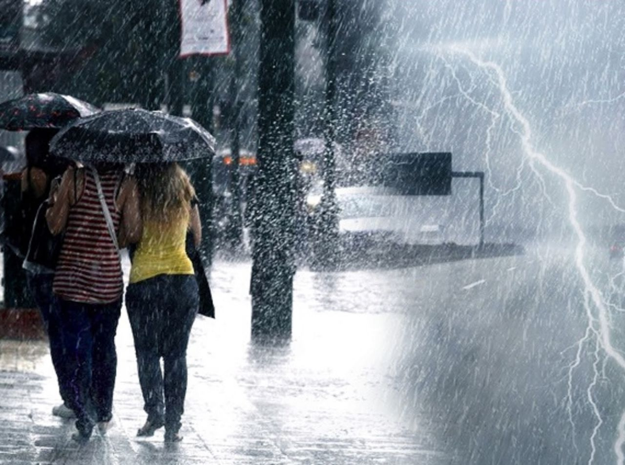 İstanbul ve Ankara'yı sağanak ve fırtına vurdu Meteoroloji 31 il için alarm verdi!