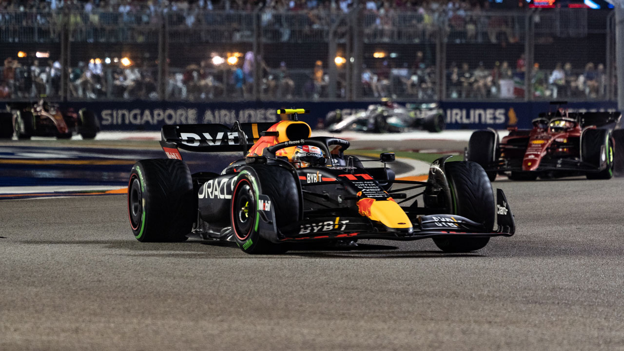 Formula 1'de nefes kesen yarış! Singapur Grand Prix'sinde zafer Sergio Perez'in!